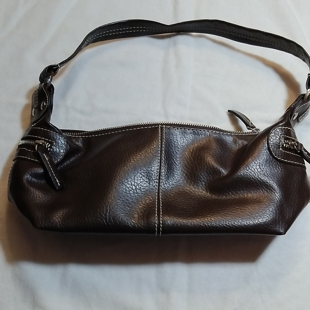 Rich Brown Bag / Purse with Zipper Closure and Elongated Shape - Picture 3 of 9